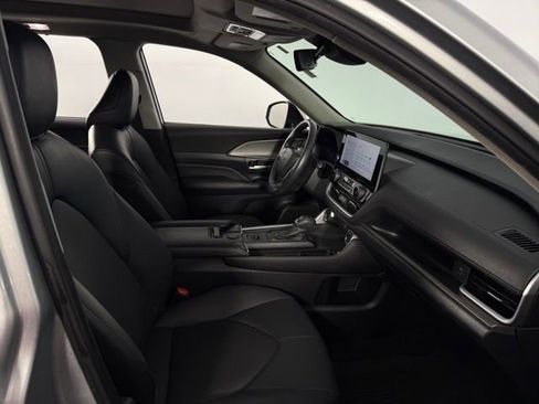 Used 2024 Toyota Grand Highlander XLE image 40