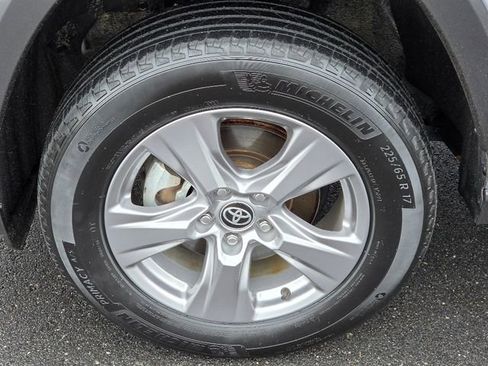 Used 2025 Toyota RAV4 XLE AWD/4WD image 18
