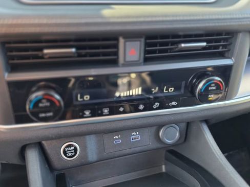 Used 2023 Nissan Rogue SV image 30