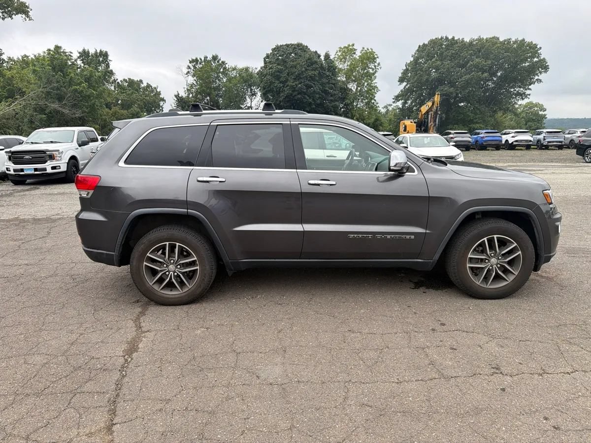 Used 2017 Jeep Grand Cherokee Limited w/ Luxury Group II AWD/4WD image 3