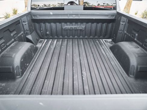 Used 2024 GMC Sierra 1500 AT4 w/ Technology Package AWD/4WD image 9