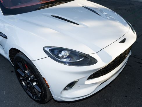 Used 2022 Aston Martin DBX image 9