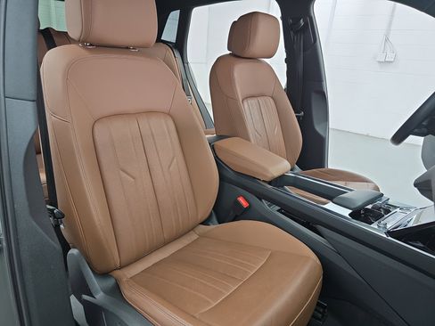 Used 2024 Audi Q8 e-tron Premium Plus w/ Premium Plus Package image 10