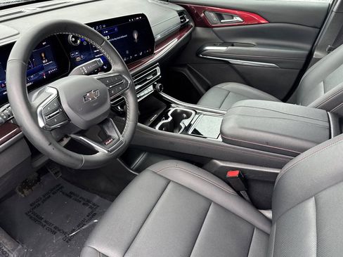 Used 2025 Chevrolet Traverse Z71 AWD/4WD image 11