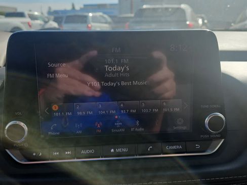 Used 2022 Nissan Rogue SV image 15