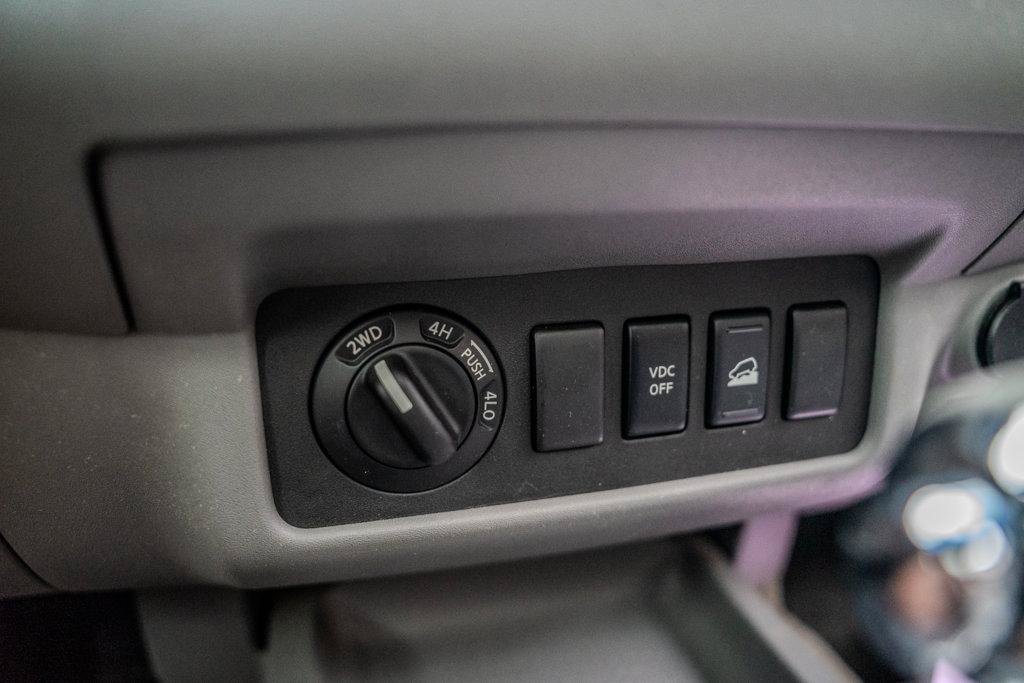Used 2006 Nissan Frontier LE w/ (H01) Rockford Fosgate Pkg AWD/4WD image 28