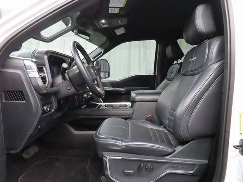 Used 2025 Ford F250 Platinum image 11
