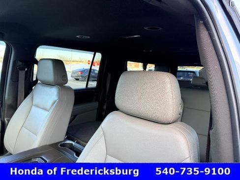 Used 2022 Chevrolet Suburban LT w/ Luxury Package image 36