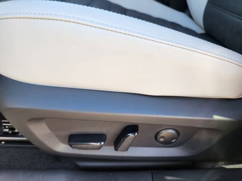 New 2025 Mitsubishi Outlander SE image 19