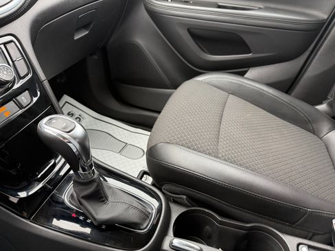 Used 2022 Buick Encore Preferred w/ Safety Package image 30