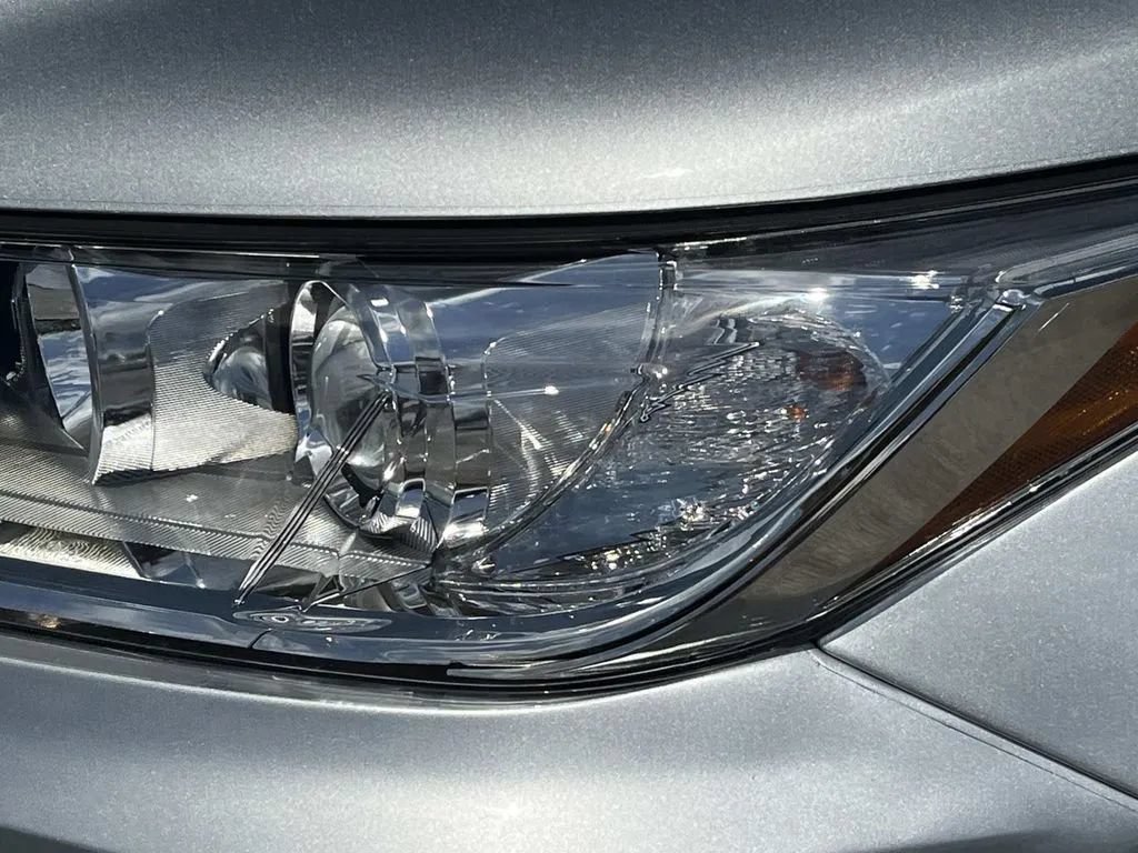 Used 2019 Toyota Highlander XLE AWD/4WD image 9