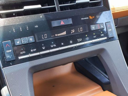 Used 2020 Toyota Avalon Limited FWD image 16