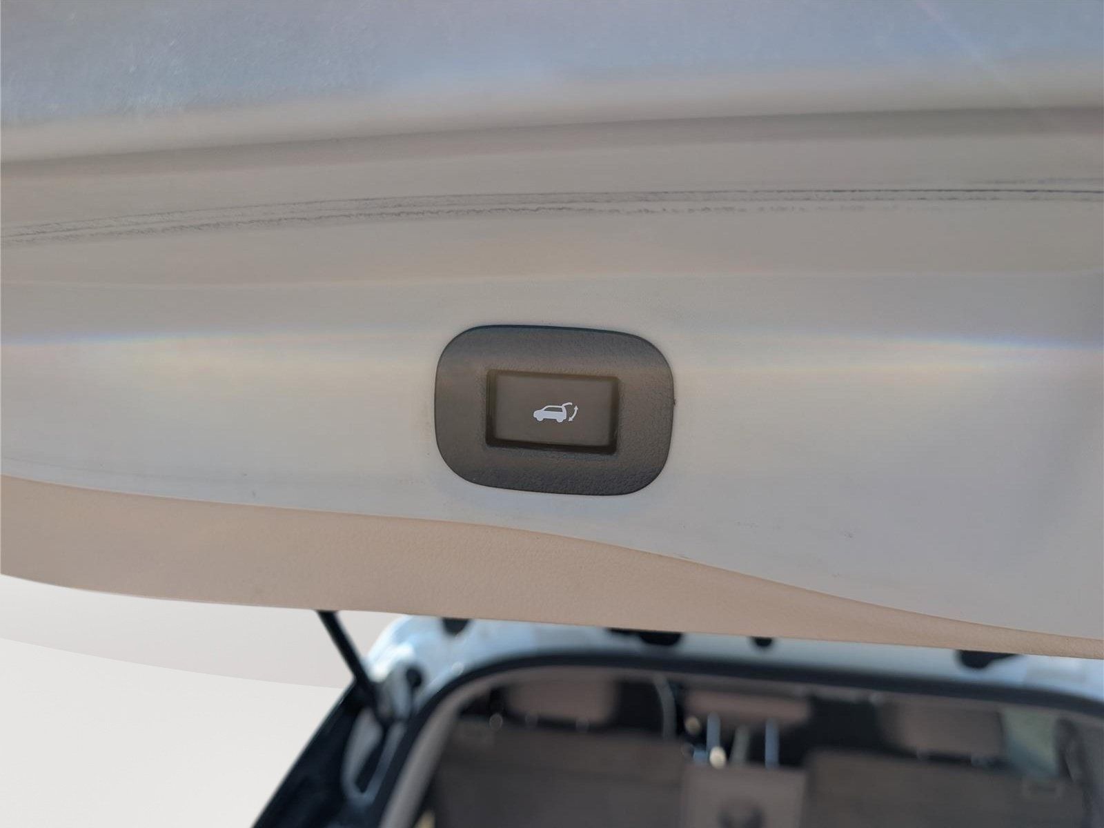 Used 2018 Nissan Rogue SV AWD/4WD image 13