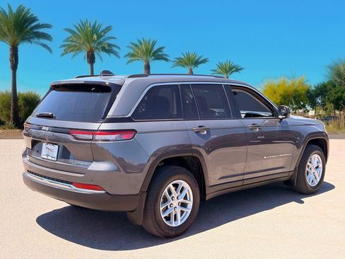 Used 2023 Jeep Grand Cherokee Laredo X RWD image 5
