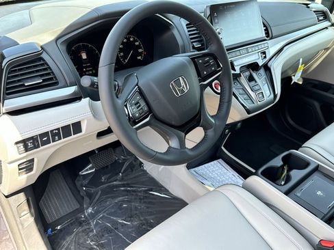 New 2026 Honda Odyssey Touring image 11
