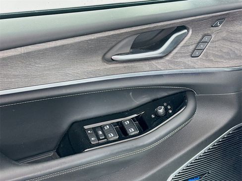 Used 2022 Jeep Grand Cherokee Overland w/ Luxury Tech Group IV image 18