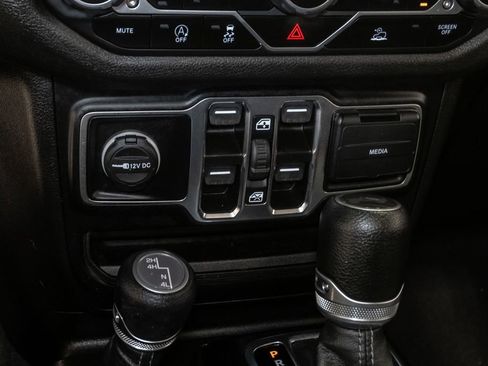 Used 2024 Jeep Wrangler Unlimited Sport AWD/4WD image 23