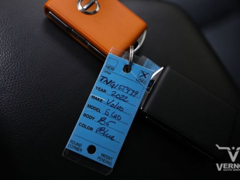 Used 2022 Volvo S60 B5 Momentum image 12