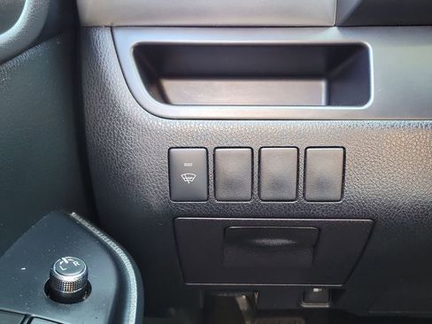 Used 2015 Toyota Highlander LE image 16