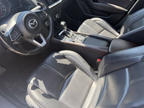 Used 2018 MAZDA MAZDA3 Touring FWD image 17