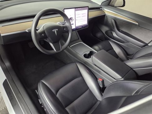 Used 2023 Tesla Model 3 Standard Range image 12