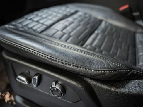 Used 2022 Cadillac Escalade ESV Sport Platinum w/ LPO, ONYX Package image 45