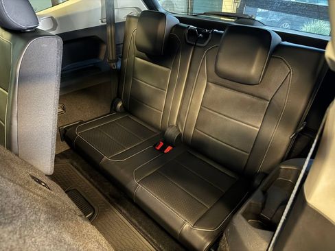 Used 2021 Volkswagen Tiguan SEL w/ 3rd Row Seat Package AWD/4WD image 21