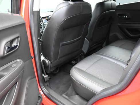 Used 2020 Chevrolet Trax LT w/ LT Convenience Package FWD image 23