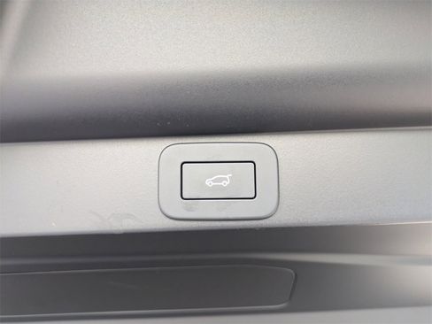 Used 2023 Land Rover Range Rover SE image 15