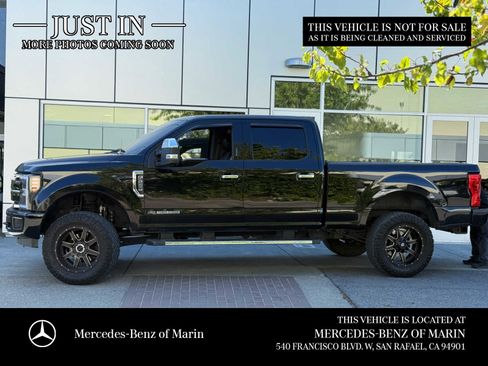 Used 2017 Ford F250 XLT w/ XLT Premium Package AWD/4WD image 4