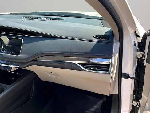 Used 2019 Cadillac XT4 Luxury w/ Trailering Package FWD image 26