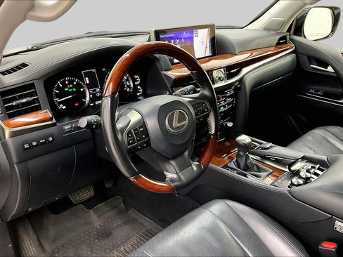 Used 2020 Lexus LX 570 4WD w/ Luxury Package image 17