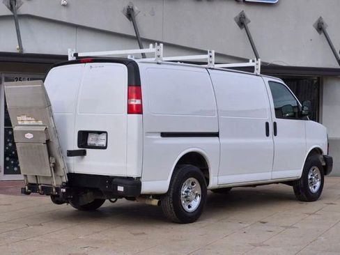 Used 2020 Chevrolet Express 3500 w/ Driver Convenience Package image 4