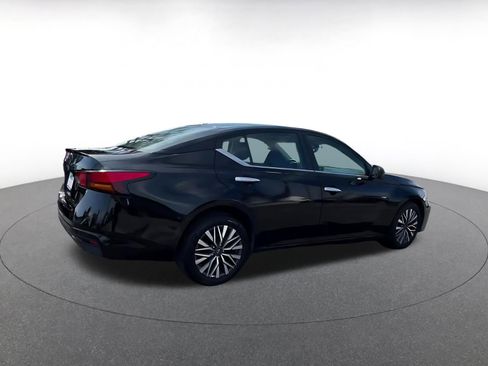 Used 2025 Nissan Altima 2.5 SV image 14