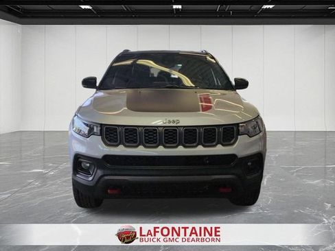 Used 2025 Jeep Compass Trailhawk w/ Trailer Tow Group AWD/4WD image 8