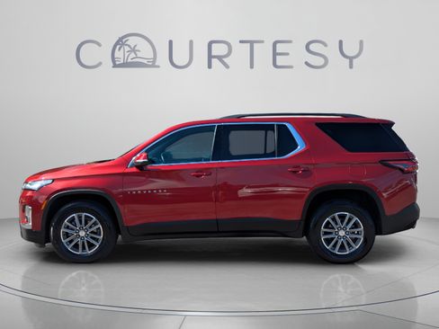 Used 2023 Chevrolet Traverse LT FWD image 2