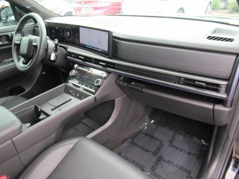 Used 2024 Hyundai Santa Fe Calligraphy FWD image 11