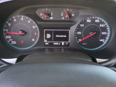Used 2023 Chevrolet Traverse LT FWD image 14