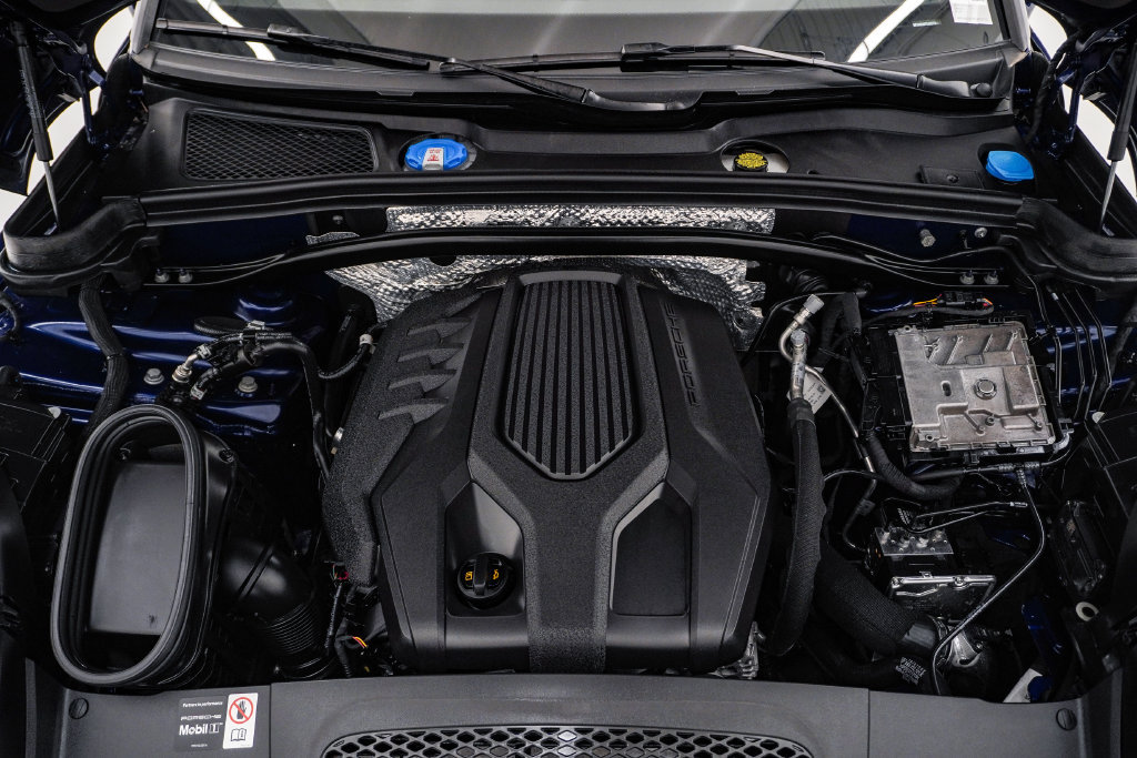 Certified 2026 Porsche Macan AWD/4WD image 29