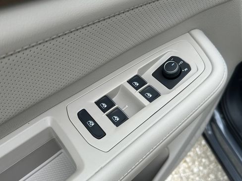 New 2026 Volkswagen Atlas SE FWD image 18