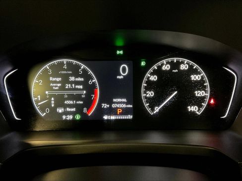 Used 2025 Honda Pilot Touring image 13