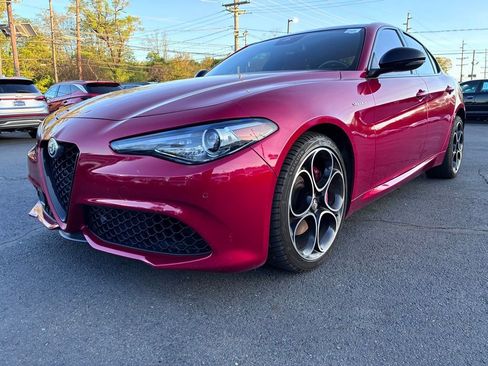 Used 2022 Alfa Romeo Giulia Veloce AWD/4WD image 3
