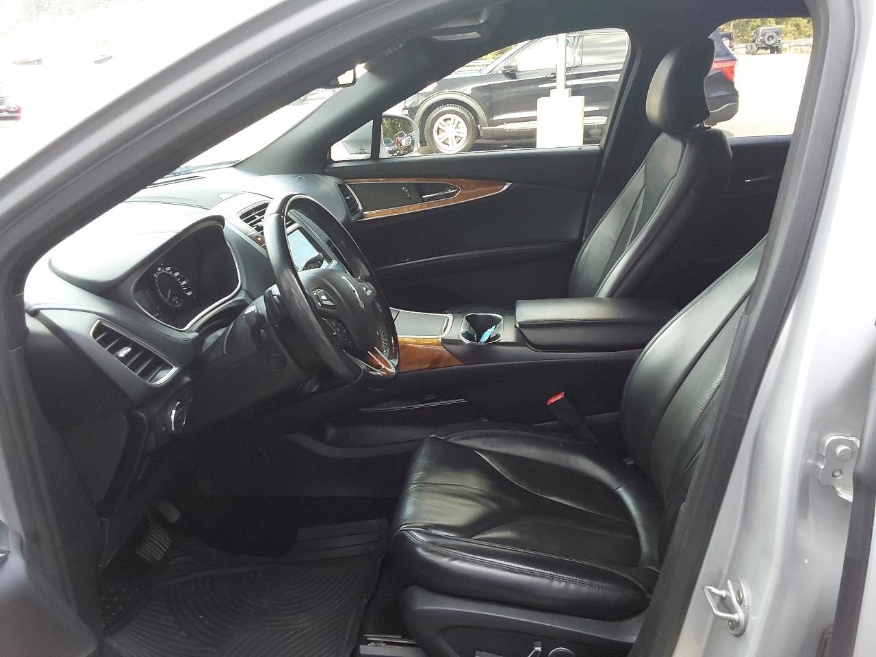 Used 2018 Lincoln MKX Select w/ Select Plus Package AWD/4WD image 10
