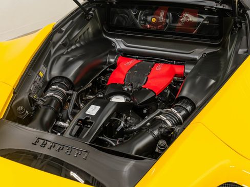 Used 2021 Ferrari F8 Tributo image 20