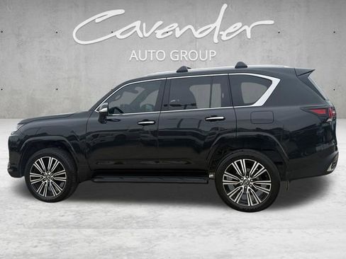 Used 2025 Lexus LX 600 4WD w/ Accessory Package (2T) image 13