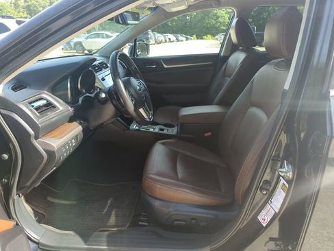 Used 2017 Subaru Outback 2.5i Touring AWD/4WD image 11