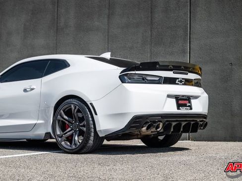 Used 2018 Chevrolet Camaro SS image 46