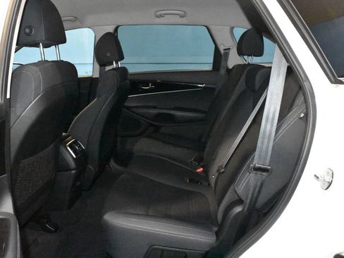 Used 2018 Kia Sorento LX image 19