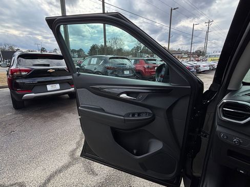 Used 2025 Chevrolet TrailBlazer LT image 18