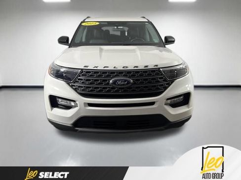 Used 2023 Ford Explorer XLT w/ Equipment Group 202A AWD/4WD image 2
